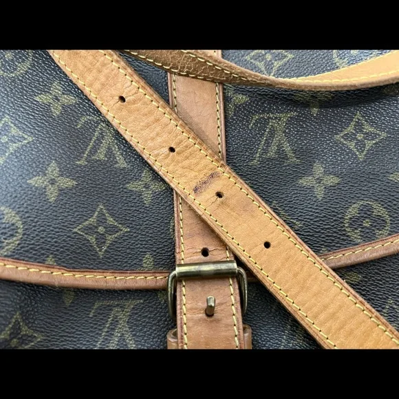 Authentic Beautiful Louis Vuitton Saumur 35 Shoulder Bag. - Picture 14 of 16